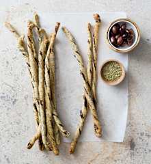 Olive and fennel grissini