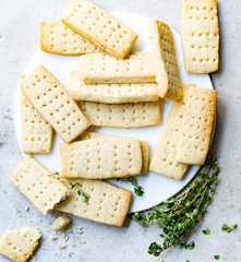 Shortbreads aux noix et au thym