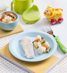 Filet z morszczuka z warzywami gotowanymi na parze (dla dzieci)