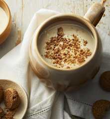 Cioccolata bianca calda agli amaretti