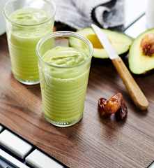 Avocado-Dattel-Shake