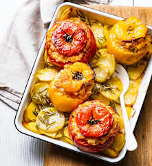 Tomates farcies au riz, parmesan et pommes de terre