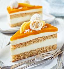 Kokos-Sahnetorte mit Mangospiegel