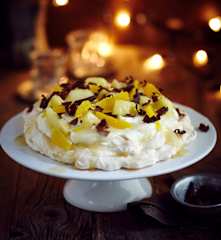Pavlova mit Apfel-Orangen-Kompott