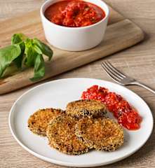 Berenjenas crujientes con salsa de tomate