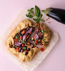 Galette de berenjenas, tomates cherry y feta (sin gluten)