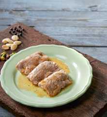 Tasche di maiale alla frutta secca e ginepro