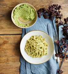 Esparguete integral com pesto de ervilhas