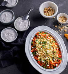 Menu: Cuscuz com alperce, avelã, queijo feta e legumes; Creme de quark Stracciatella