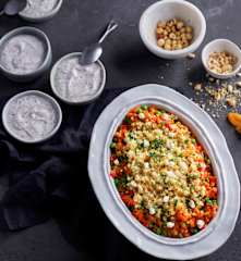 Menú: Cuscús con verduras, albaricoques y queso feta. Crema de stracciatella