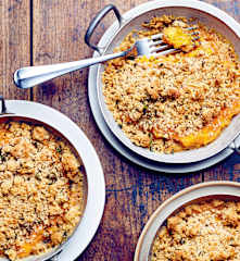 Crumble de courge butternut à la pomme et aux noix