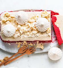 Cake glacé comme un vacherin aux bananes et framboises