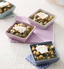 Espinacas con garbanzos y bacalao