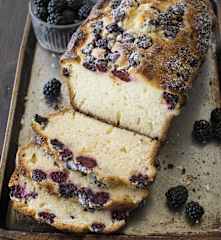 Queque de limón con moras