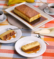 Tarta flan de galletas y plátano