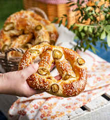 Precle nadziewane serem, salami i jalapeño