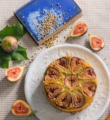 Torta rovesciata ai fichi