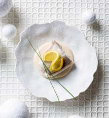 Merluza con beurre blanc al limón