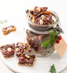 Bocados de chocolate y toffee salado con frutos secos