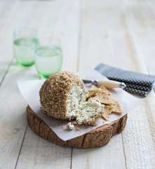 Vegan macadamia cheese ball