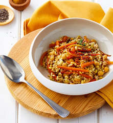 Insalata di cereali con carote al curry, tonno e ceci
