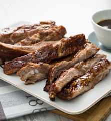 Costillas de cerdo con glaseado balsámico al chocolate