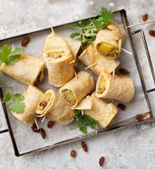 Crêpes al curry con chutney de mango
