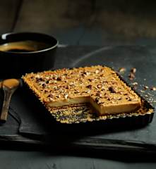 Cheesecake de forno com caramelo e amêndoa