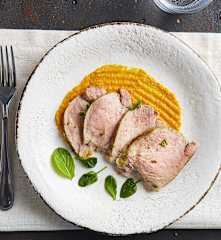 Filetto di maiale alla senape sottovuoto con purè di carote speziato