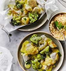 Papillotes de brocoli et chou-fleur au cabillaud, sauce au curry