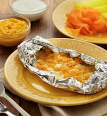 Treska v alobalu s mrkvovými nudlemi