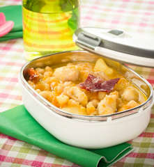 Garbanzos con rape y crujiente de cecina