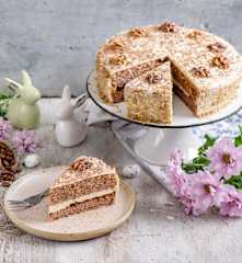 Bezglutenowy tort orzechowy z kremem kawowym