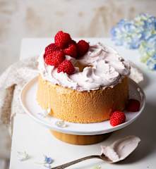 Angel food con frambuesas