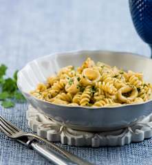 Salada de fusilli com calamares