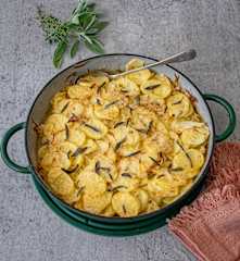 Boulangère potatoes