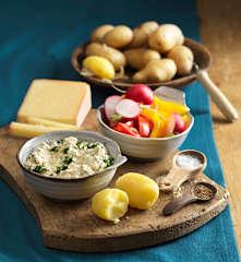 Sutt (gekochte Erdäpfel mit Topfen und Käse)