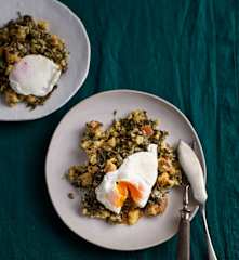 Migas de grelos com ovo escalfado