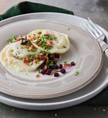 Wildschwein-Ravioli mit Specksauce