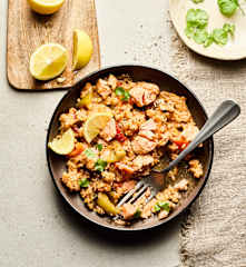 Arroz con salmón y champiñones