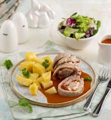 Rolady z polędwiczki z sosem i ziemniakami