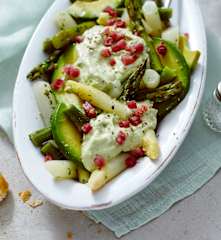 Marinierter Spargel mit Avocadocreme
