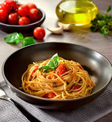 Spaghettini aglio, olio e pomodorini