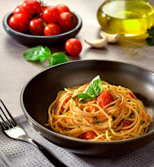 Spaghettini aglio, olio e pomodorini