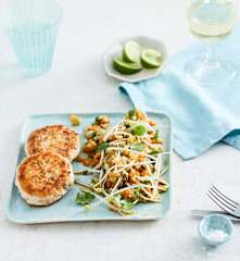 Lachsfrikadellen mit Gurkensalat