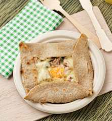 Galette bretona con beicon, champiñones y huevo