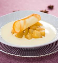 Pera al caramelo con crema y canutillo crujiente