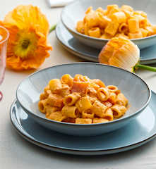 Pasta panna e salmone