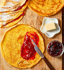 Crêpes con confettura di lamponi