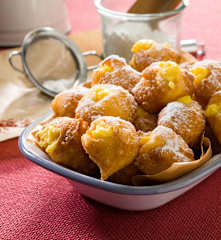 Buñuelos con crema de azafrán